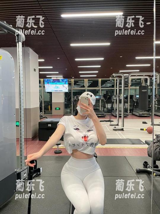 微密圈 - 左公子666说：我的奶牛写真分享准备好了，快来四目相对