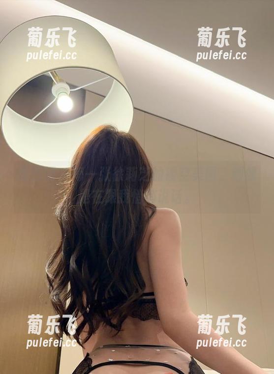 徐莉芝 微密圈 - 每一张徐莉芝的镂空美图,都像是在跟我悄悄说话。