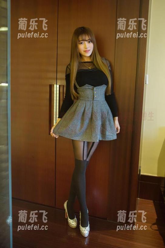 推女郎 - 何奕恋的私房美图：指尖轻触生活，而我只爱这秘书的风情万种。