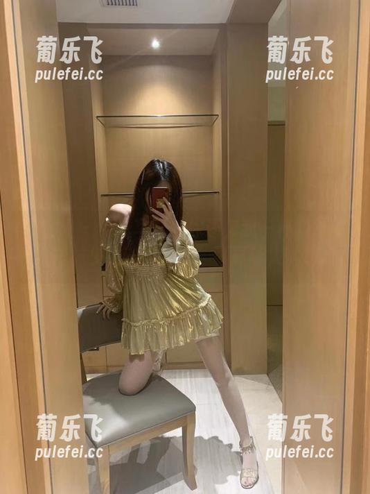 提袜少女 微密圈 - 免费写真?你还欠我一杯咖啡呢,提袜少女的“甜心”可真让人嘴馋。