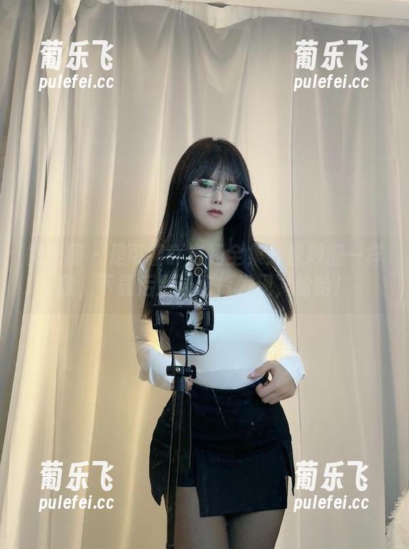 是可馨吖 微密圈 - 是可馨吖白裙全集:像颗糖一样甜,下载后别让吃货发现,哈哈!