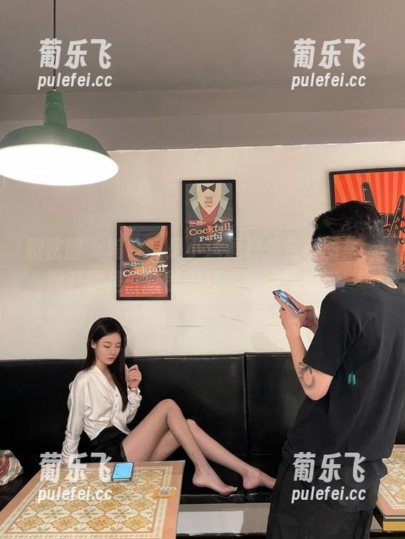 微密圈 - 呜哇，是小逗逗户外定制图集，翻开就是一场即兴狂欢，拍拍就好！