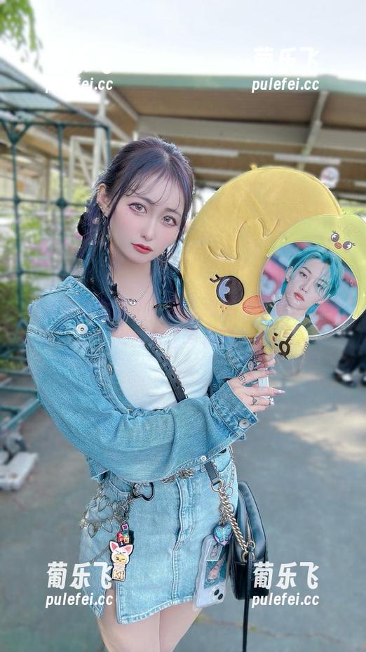 月城委员会 月城委员会来了,准备好接受她那超无圣光的黑白写真吗?