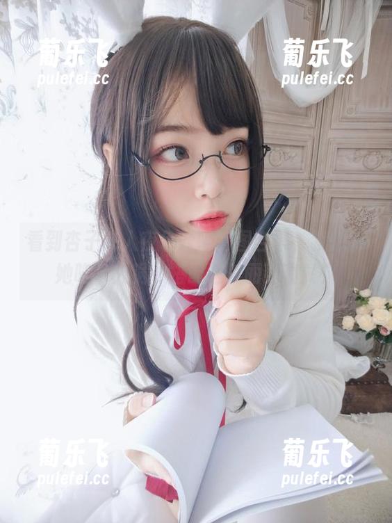 看到杏子夫人夜色妖姬套图合集，我想请她吃个火锅，搭配这美丽可真赞！
