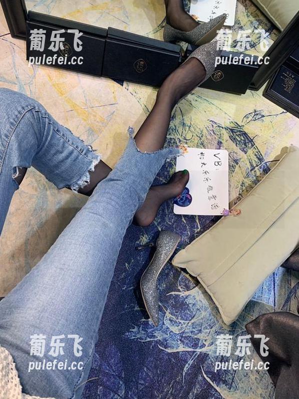 杨大乐乐很靠谱 微密圈 - 杨大乐乐很靠谱的职业装美图上线,更新完赶紧找份工作吧!