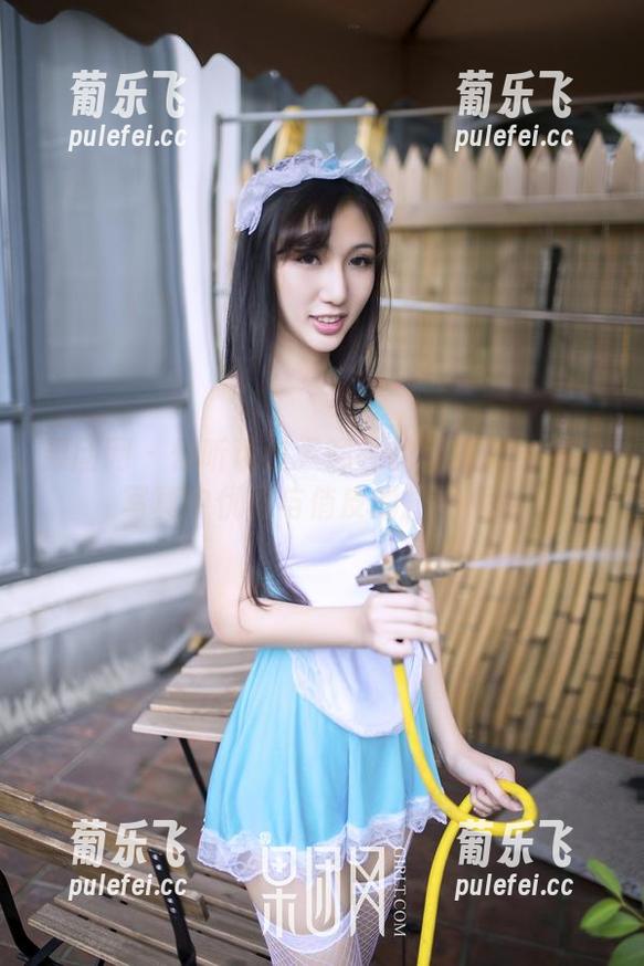 果团网 - 你听说过尹意纯的网袜吗？在线写真中优雅与俏皮的拉锯战！