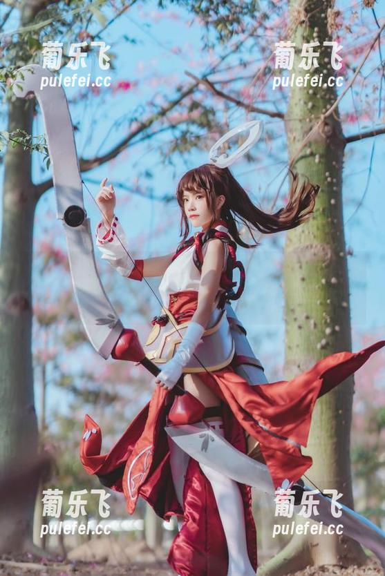 桜桃喵的比基尼写真：果然，是显眼又亮眼的绝配！