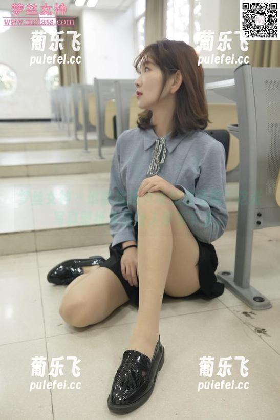 梦丝女神-灵唯 梦丝女神 - 谁能抗拒灵唯的双马尾?这张写真壁纸真是让人停不下来。