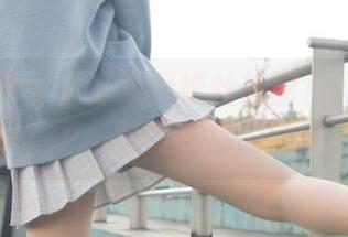 梦丝女神 – 素梦的阁楼丝袜图片：我居然分心了，真是糟糕的选择…