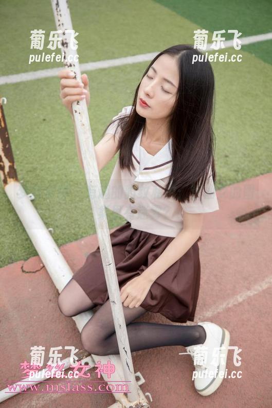 梦丝女神-莹仙女 梦丝女神 - 有趣的豹纹私拍:莹仙女的图集里有迷雾?
