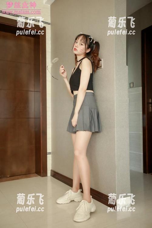 梦丝女神 - 雪馨穿红裙，套图下载后我也想飞一会！