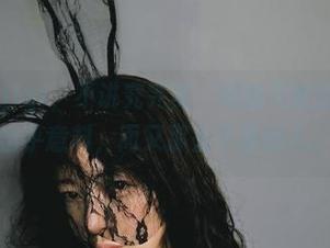 私拍樱晚gigi，不讲究完美，她的天使形象总有些出乎意料，而又那么平易近人。