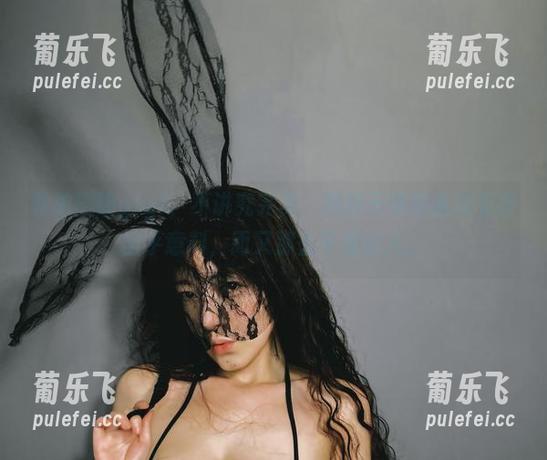 私拍樱晚gigi，不讲究完美，她的天使形象总有些出乎意料，而又那么平易近人。