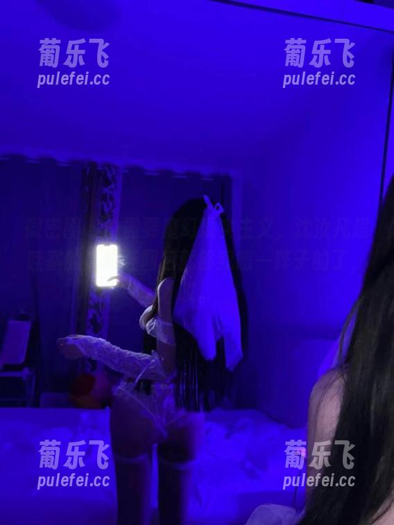 沈汝凡超哇塞 微密圈 - 谁需要魔幻现实主义,沈汝凡超哇塞的高跟鞋图包就够我啃一阵子的了,哎。