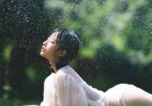 私拍在此，清水由乃的体操服白丝，上演动作与静止的完美“混搭”！