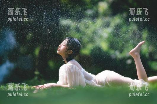 清水由乃 私拍在此,清水由乃的体操服白丝,上演动作与静止的完美“混搭”!