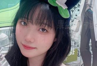 炸酱沐沐化身间桐樱，果然照片该叫‘樱花眼’