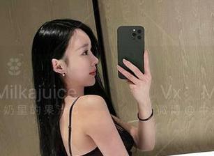 微密圈 – 小黑裙新定义！牛奶里的果汁定制写真，太懒太爱了