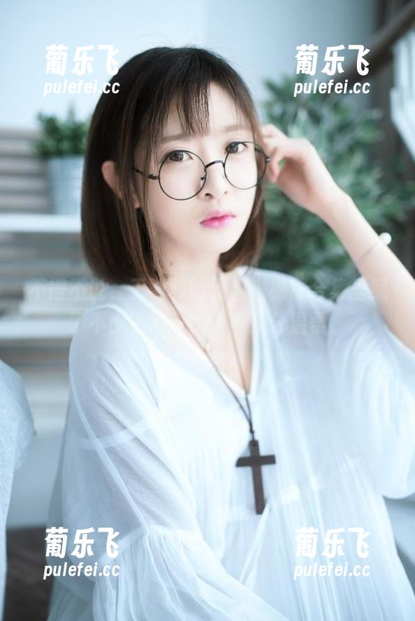 王羽杉 不得不说,王羽杉的无圣光棉袜合集里藏了不少小心思,透着几分温柔。