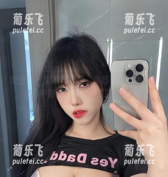 微密圈 - 精选写真集，琳铛铛在夺命黄色战袍中清新与性感的碰撞，哎呀！