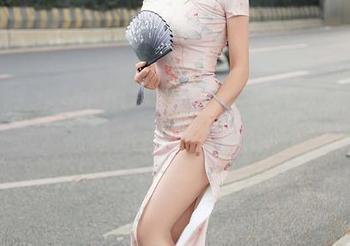 秀人网 – Jennifer小若，制服私拍合集——是个谜般的存在，让人琢磨不透。
