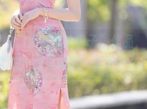 秀人网 – “奶茶味的包子”作品，黑丝，再加一点小调味，成了什么？