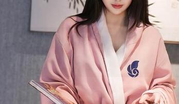 秀人网 – 姗姗就打奥特曼的全套写真，女神通常都是越看越瞧不懂呢。