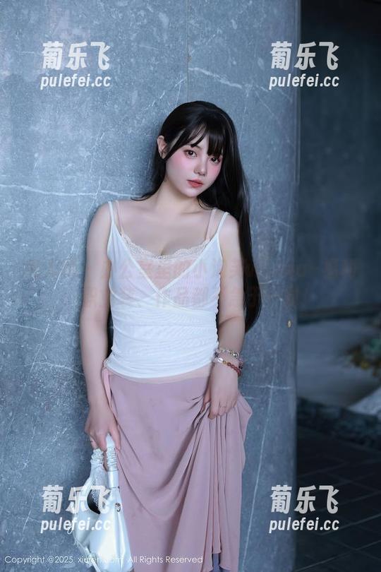 秀人网 - 办公室里的小泡芙winna–福利、职业装、作品都不急于一时！