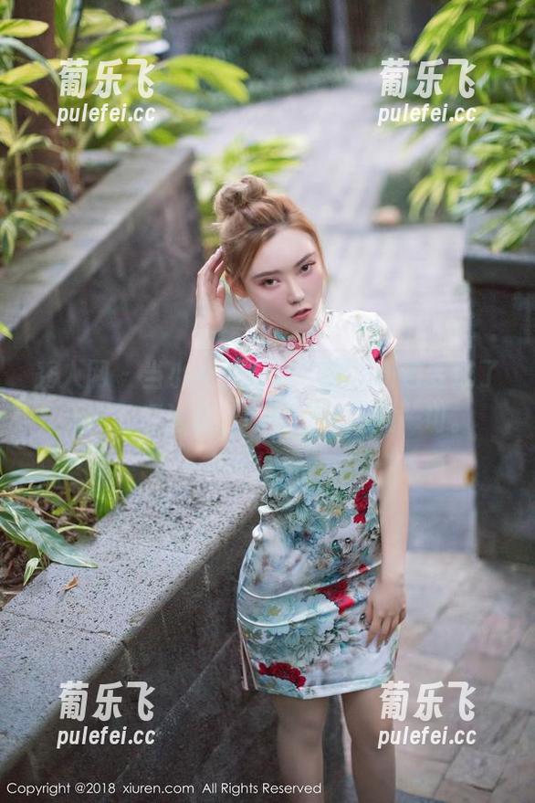 秀人网-小纯子 秀人网 - 当小纯子邂逅和服,图包变成了无声的评论员,始终在旁窥视一切。