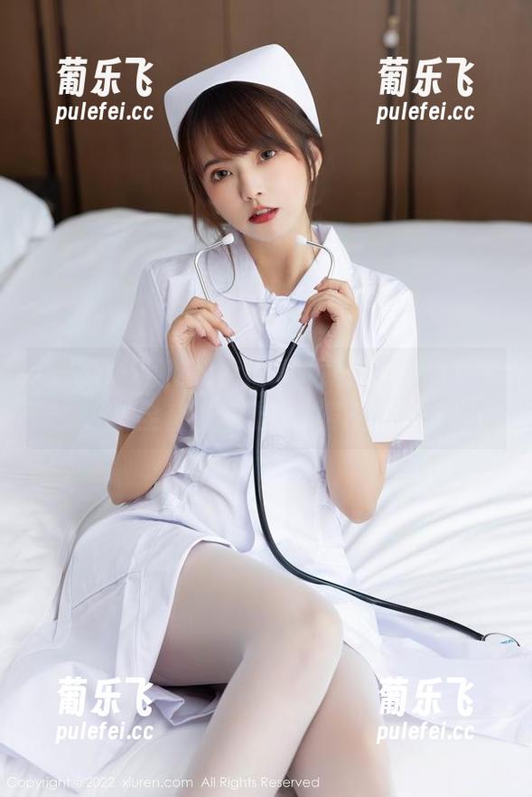 秀人网 - 制服也能拍得如此轻松，林文文的全套图集让人欲罢不能！