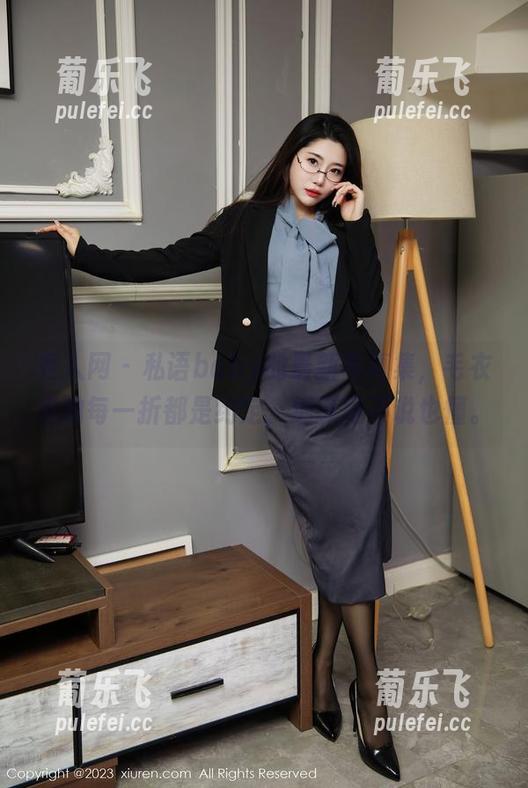 秀人网-私语baby 秀人网 - 私语baby的最新写真集,毛衣里的每一折都是约定,细腻得不说也懂。