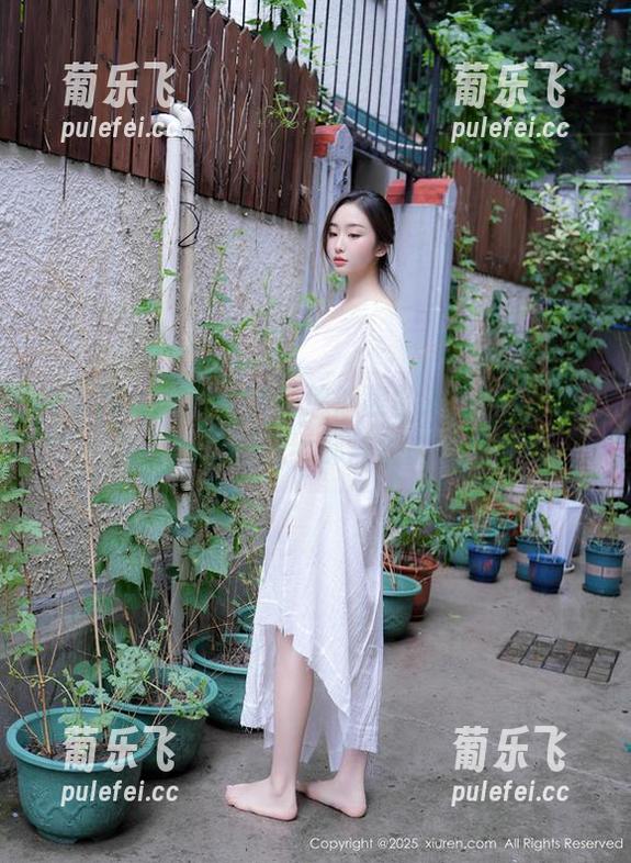 秀人网-萝莉悠悠酱 秀人网 - 哦跳!萝莉悠悠酱的油亮照片一来,整个家里的壁纸都炸裂出小花火!