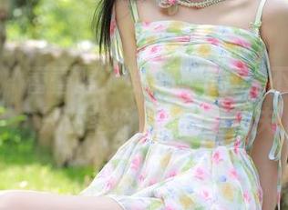 秀人网 – 蕾蕾醒了没制服写真，不求极致，只在壁纸上下得真功夫