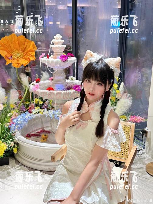 秋山AkI 黑白迷雾中的秋山AkI免费套图,恩,这广告也不收费。