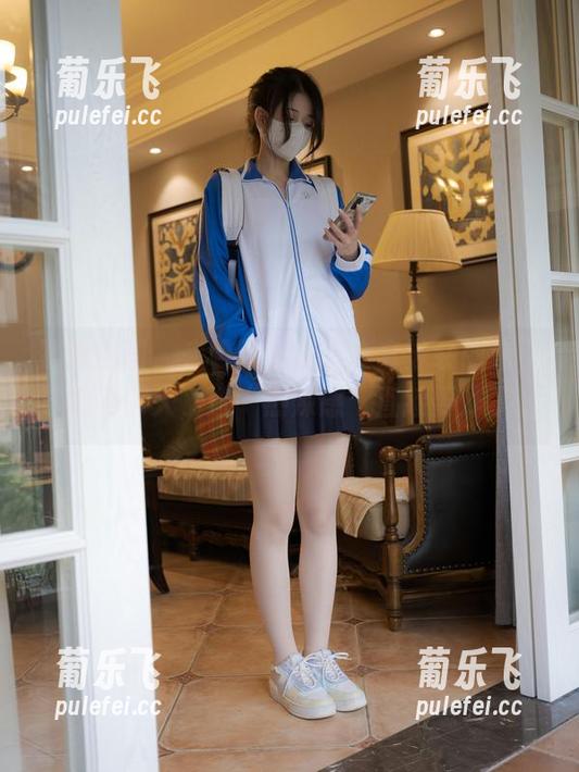 紧急企划 - 来瞧瞧奶昔这全套泳装图包，泳池不够大，这“热辣感”直接要炸了。