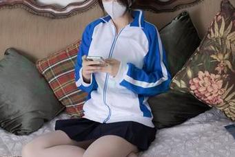紧急企划 – 最新小恩护士写真集：小心别被唠叨的药单迷了眼，馋的我心痒痒的。