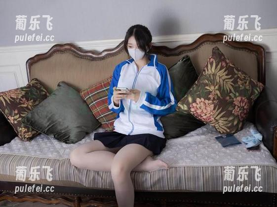 紧急企划 - 最新小恩护士写真集：小心别被唠叨的药单迷了眼，馋的我心痒痒的。