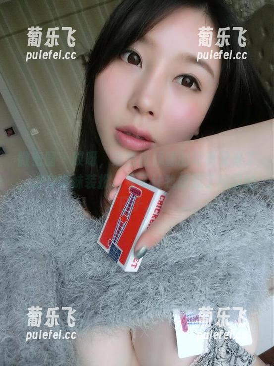 紫色哒豚豚 微密圈 - 哎呀,紫色哒豚豚的写真又来了,这身学妹装扮,看了让我想起了校园的日子。