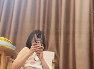 微密圈 – 看!胜利的小生活和她的护士装,原图分享满满的医护风味!