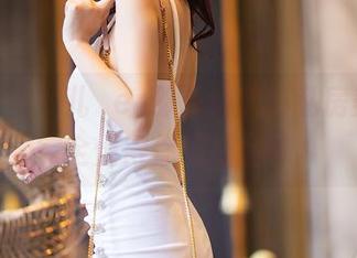 语画界 – 玥儿玥er那双绝美的私房美足，完全值得你细细品味。