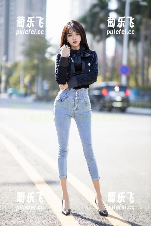 语画界-雅雯 语画界 - 看了雅雯的套图,天台似乎变成了她的秀场,但…台词有些混乱。