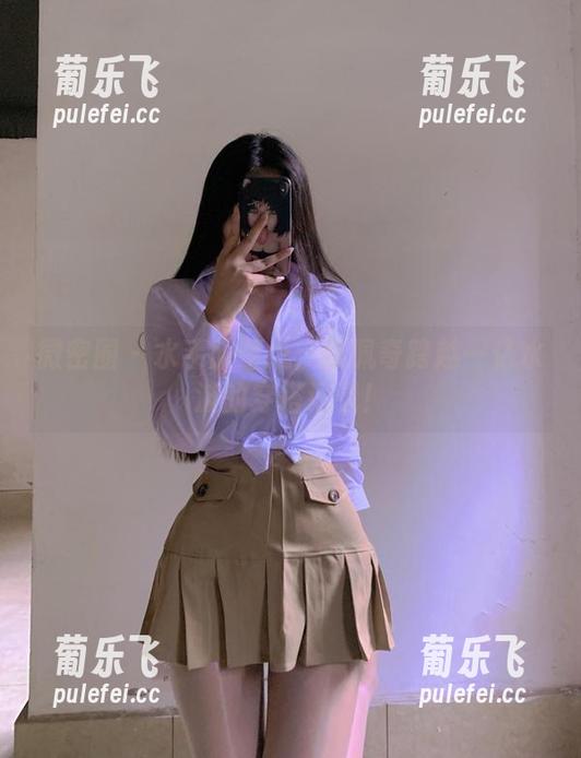 微密圈 - 水手服壁纸：陈佩奇跨越一亿水波的穿搭记录！