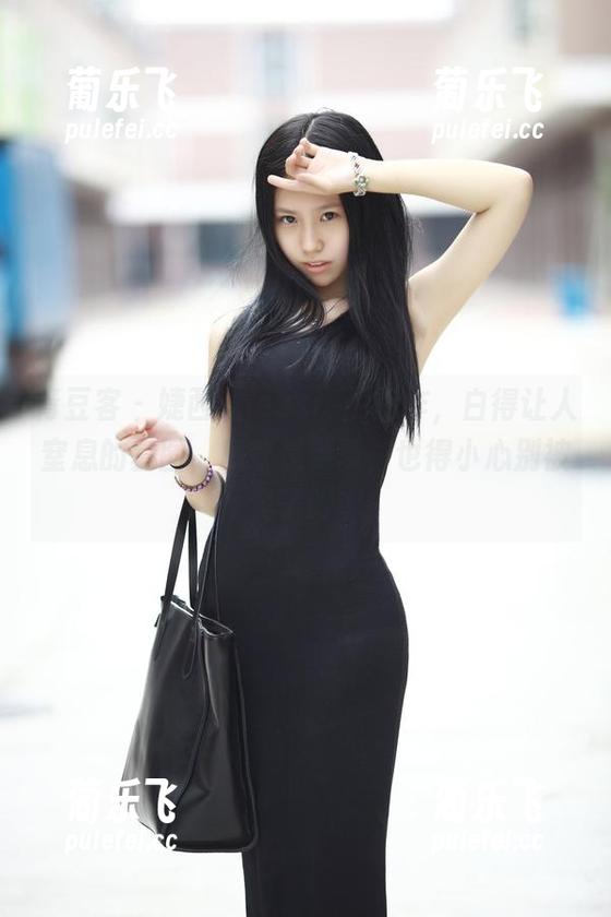 青豆客 - 婕西儿jessie的新作，白得让人窒息的套图，尽管是免费，也得小心别被晃了眼。
