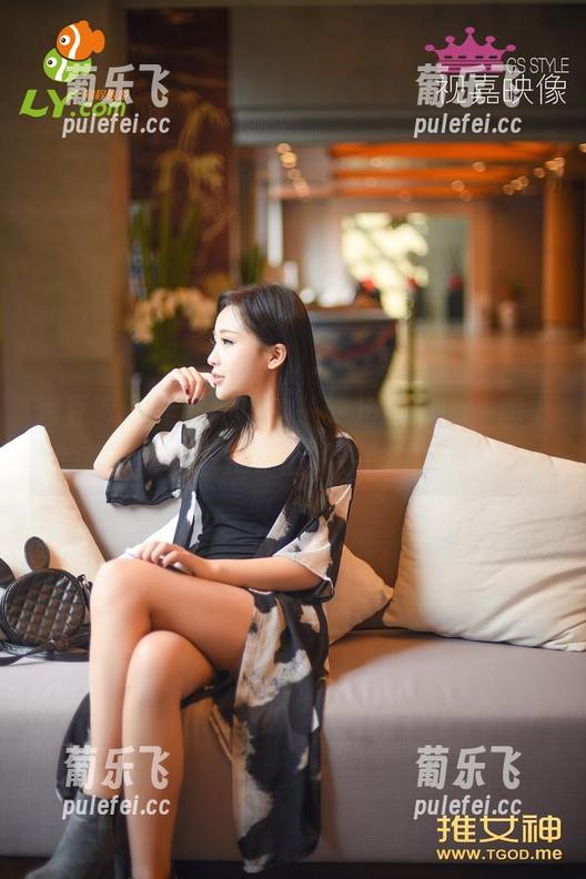 青豆客-子纯儿Annie 青豆客 - 走路如飞的子纯儿Annie,脚上的高跟鞋险些成了图片中的主角合集!