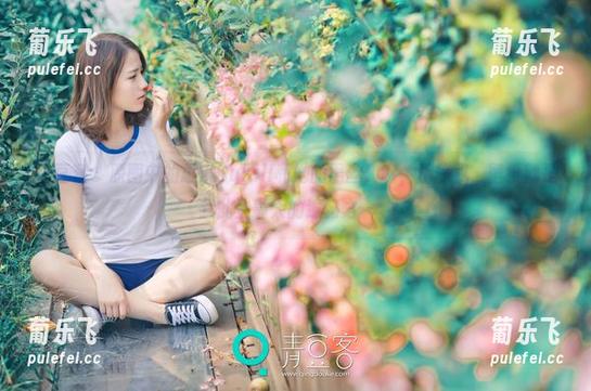 青豆客 - 原图中的思淇Sukiii和她的黑丝，哦，相信我，壁纸就是我此生最大的遗憾之一。