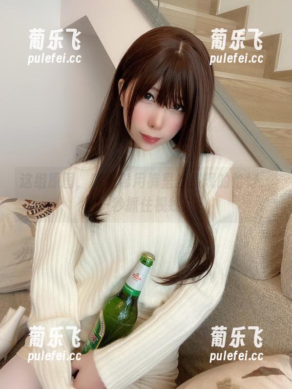 鹿野希 这组原图,鹿野希用裤里丝展现的恰好,一秒抓住视线。