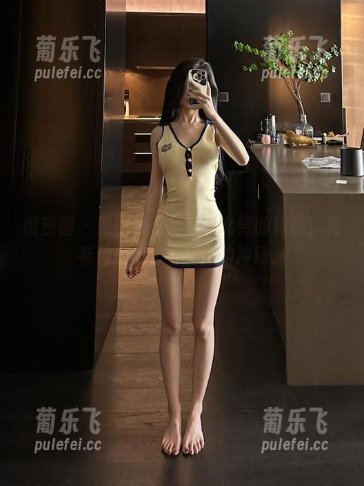 黎允熙 微密圈 - 美图种草:看黎允熙的棉袜,竟有种想把它当壁纸的冲动。